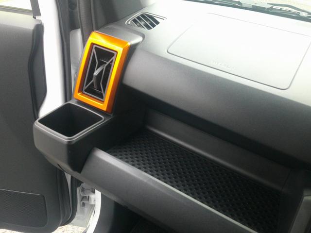 タフト Ｇ　サンルーフ　全方位カメラ　ＳＤナビ　フルセグＴＶ　Ｂｌｕｅｔｏｏｔｈ　衝突軽減　車線逸脱警報　横滑り防止　パーキングアシスト　両席シートヒータ　オートＬＥＤライト　フォグ　置くだけ充電　１５インチＡＷ（12枚目）