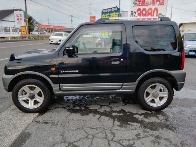 ジムニー ランドベンチャー　走行６７６３０ｋｍ！　５速ＭＴ　４ＷＤ切替　ＳＤナビ　ワンセグＴＶ　Ｂｌｕｅｔｏｏｔｈ　ＥＴＣ　背面タイヤ　ルーフレール　電動格納ミラー　１６インチアルミホイール　キーレス　エアコン　ＰＳ　ＰＷ（2枚目）