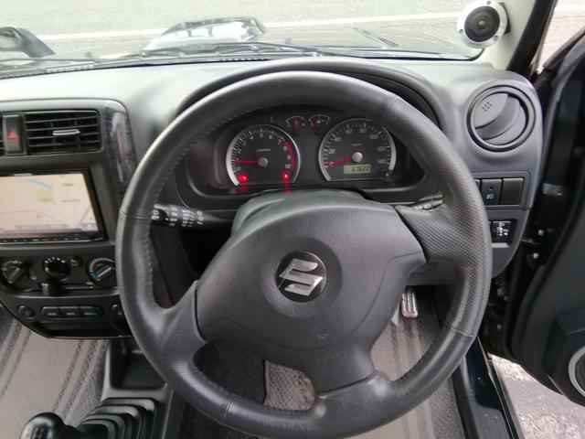 ジムニー ランドベンチャー　走行６７６３０ｋｍ！　５速ＭＴ　４ＷＤ切替　ＳＤナビ　ワンセグＴＶ　Ｂｌｕｅｔｏｏｔｈ　ＥＴＣ　背面タイヤ　ルーフレール　電動格納ミラー　１６インチアルミホイール　キーレス　エアコン　ＰＳ　ＰＷ（4枚目）