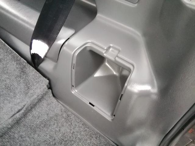 ジムニー ランドベンチャー　走行６７６３０ｋｍ！　５速ＭＴ　４ＷＤ切替　ＳＤナビ　ワンセグＴＶ　Ｂｌｕｅｔｏｏｔｈ　ＥＴＣ　背面タイヤ　ルーフレール　電動格納ミラー　１６インチアルミホイール　キーレス　エアコン　ＰＳ　ＰＷ（5枚目）