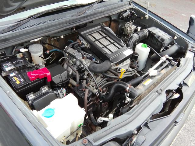 ジムニー ランドベンチャー　走行６７６３０ｋｍ！　５速ＭＴ　４ＷＤ切替　ＳＤナビ　ワンセグＴＶ　Ｂｌｕｅｔｏｏｔｈ　ＥＴＣ　背面タイヤ　ルーフレール　電動格納ミラー　１６インチアルミホイール　キーレス　エアコン　ＰＳ　ＰＷ（8枚目）