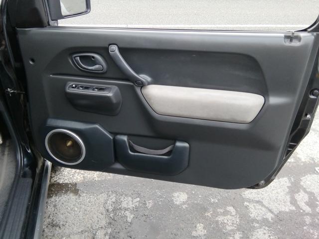 ジムニー ランドベンチャー　走行６７６３０ｋｍ！　５速ＭＴ　４ＷＤ切替　ＳＤナビ　ワンセグＴＶ　Ｂｌｕｅｔｏｏｔｈ　ＥＴＣ　背面タイヤ　ルーフレール　電動格納ミラー　１６インチアルミホイール　キーレス　エアコン　ＰＳ　ＰＷ（12枚目）