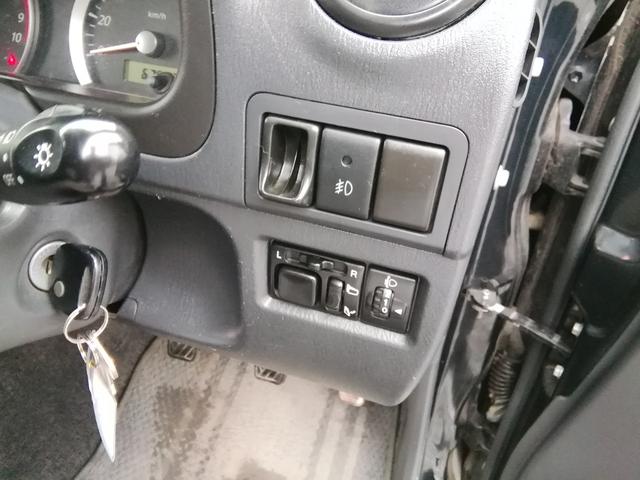 ジムニー ランドベンチャー　走行６７６３０ｋｍ！　５速ＭＴ　４ＷＤ切替　ＳＤナビ　ワンセグＴＶ　Ｂｌｕｅｔｏｏｔｈ　ＥＴＣ　背面タイヤ　ルーフレール　電動格納ミラー　１６インチアルミホイール　キーレス　エアコン　ＰＳ　ＰＷ（14枚目）