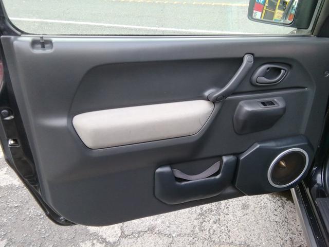 ジムニー ランドベンチャー　走行６７６３０ｋｍ！　５速ＭＴ　４ＷＤ切替　ＳＤナビ　ワンセグＴＶ　Ｂｌｕｅｔｏｏｔｈ　ＥＴＣ　背面タイヤ　ルーフレール　電動格納ミラー　１６インチアルミホイール　キーレス　エアコン　ＰＳ　ＰＷ（20枚目）