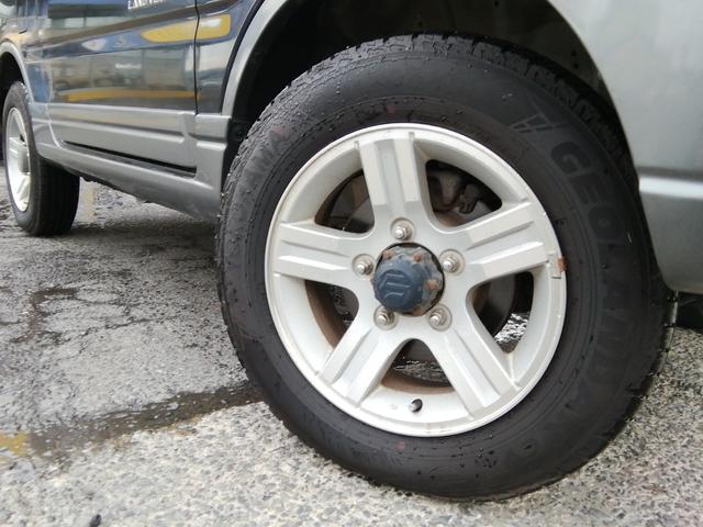 ジムニー ランドベンチャー　走行６７６３０ｋｍ！　５速ＭＴ　４ＷＤ切替　ＳＤナビ　ワンセグＴＶ　Ｂｌｕｅｔｏｏｔｈ　ＥＴＣ　背面タイヤ　ルーフレール　電動格納ミラー　１６インチアルミホイール　キーレス　エアコン　ＰＳ　ＰＷ（32枚目）