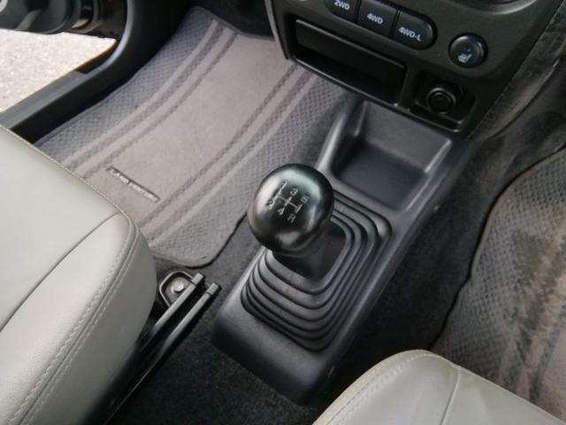 ジムニー ランドベンチャー　走行６７６３０ｋｍ！　５速ＭＴ　４ＷＤ切替　ＳＤナビ　ワンセグＴＶ　Ｂｌｕｅｔｏｏｔｈ　ＥＴＣ　背面タイヤ　ルーフレール　電動格納ミラー　１６インチアルミホイール　キーレス　エアコン　ＰＳ　ＰＷ（36枚目）
