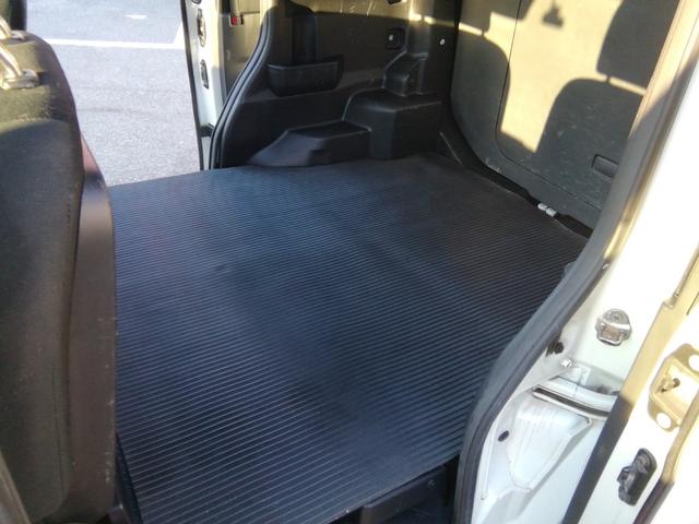 ハイゼットキャディー Ｘ　ＳＡＩＩＩ　４ナンバー商用バン　車線逸脱警報　衝突軽減ブレーキ　横滑り防止　アイドリングストップ　電動格納ミラー　オートハイビーム　ドライブレコーダー　ＣＤ再生　ラジオ　キーレス　エアコン　ＰＳ　ＰＷ　ＡＢＳ（11枚目）