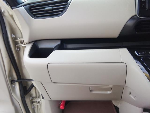 ルークス Ｘ　両側電動スライドドア　全方位カメラ　ナビＴＶ　Ｂｌｕｅｔｏｏｔｈ　ＣＤ／ＤＶＤ　車線逸脱警報　衝突軽減ブレーキ　横滑り防止　アイドリングストップ　ＥＴＣ　ドラレコ　電動格納ミラー　プッシュスタート（5枚目）