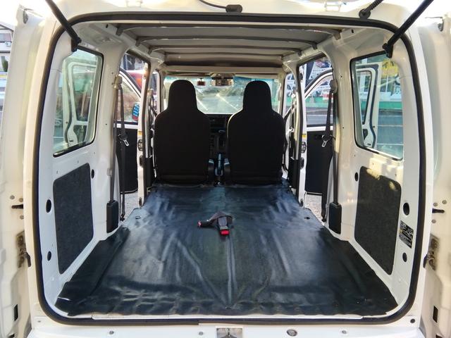 ハイゼットカーゴ スペシャルＳＡＩＩＩ　４ナンバー商用バン　スマートアシスト　アイドリングストップ　衝突軽減ブレーキ　横滑り防止　ラジオ　オートハイビーム　ライトレベライザー　社外１３インチアルミホイール　エアコン　ＰＳ　ＡＢＳ　ＷＡＢ（6枚目）