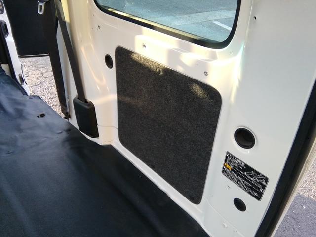 ハイゼットカーゴ スペシャルＳＡＩＩＩ　４ナンバー商用バン　スマートアシスト　アイドリングストップ　衝突軽減ブレーキ　横滑り防止　ラジオ　オートハイビーム　ライトレベライザー　社外１３インチアルミホイール　エアコン　ＰＳ　ＡＢＳ　ＷＡＢ（10枚目）