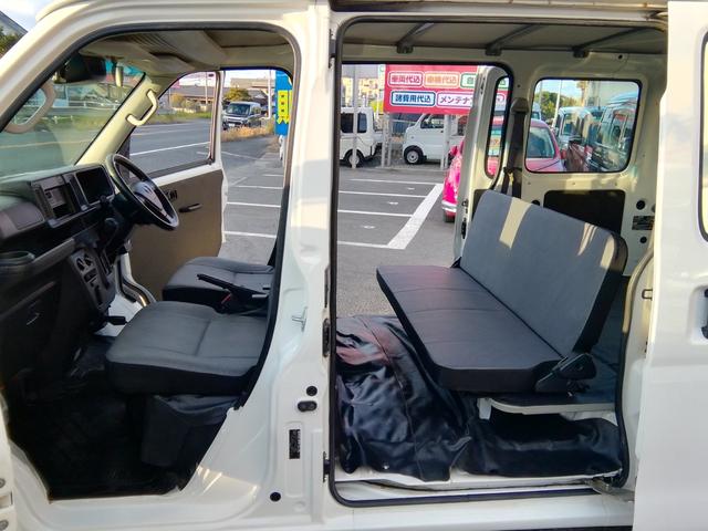 ハイゼットカーゴ スペシャルＳＡＩＩＩ　４ナンバー商用バン　スマートアシスト　アイドリングストップ　衝突軽減ブレーキ　横滑り防止　ラジオ　オートハイビーム　ライトレベライザー　社外１３インチアルミホイール　エアコン　ＰＳ　ＡＢＳ　ＷＡＢ（21枚目）