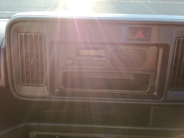 ハイゼットカーゴ スペシャルＳＡＩＩＩ　４ナンバー商用バン　スマートアシスト　アイドリングストップ　衝突軽減ブレーキ　横滑り防止　ラジオ　オートハイビーム　ライトレベライザー　社外１３インチアルミホイール　エアコン　ＰＳ　ＡＢＳ　ＷＡＢ（22枚目）