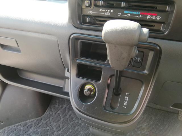 ハイゼットカーゴ ＤＸ　４ナンバー商用バン　走行６８１３０ＫＭ　ＣＤ再生　ラジオ　ライトレベライザー　社外１３インチアルミホイール　エアコン　パワーステアリング　パワーウィンドウ　ＡＢＳ　ダブルエアバック（12枚目）