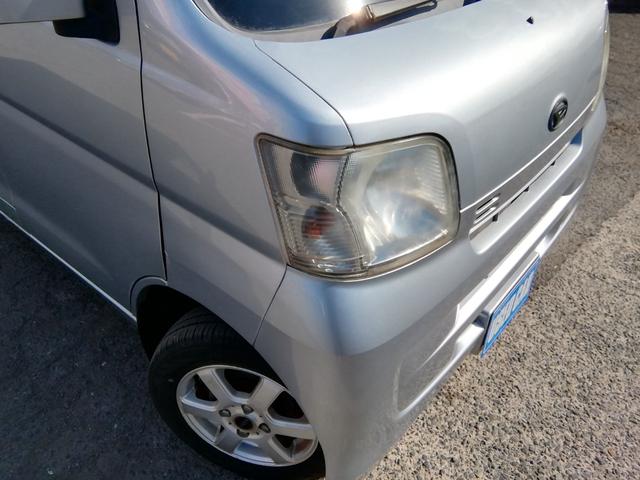 ハイゼットカーゴ ＤＸ　４ナンバー商用バン　走行６８１３０ＫＭ　ＣＤ再生　ラジオ　ライトレベライザー　社外１３インチアルミホイール　エアコン　パワーステアリング　パワーウィンドウ　ＡＢＳ　ダブルエアバック（15枚目）