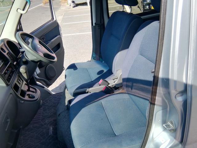 ハイゼットカーゴ ＤＸ　４ナンバー商用バン　走行６８１３０ＫＭ　ＣＤ再生　ラジオ　ライトレベライザー　社外１３インチアルミホイール　エアコン　パワーステアリング　パワーウィンドウ　ＡＢＳ　ダブルエアバック（16枚目）
