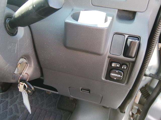 ハイゼットカーゴ ＤＸ　４ナンバー商用バン　走行６８１３０ＫＭ　ＣＤ再生　ラジオ　ライトレベライザー　社外１３インチアルミホイール　エアコン　パワーステアリング　パワーウィンドウ　ＡＢＳ　ダブルエアバック（18枚目）