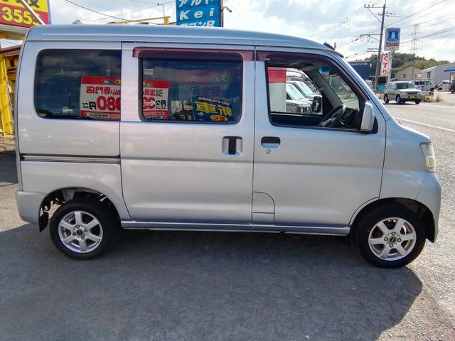 ハイゼットカーゴ ＤＸ　４ナンバー商用バン　走行６８１３０ＫＭ　ＣＤ再生　ラジオ　ライトレベライザー　社外１３インチアルミホイール　エアコン　パワーステアリング　パワーウィンドウ　ＡＢＳ　ダブルエアバック（20枚目）