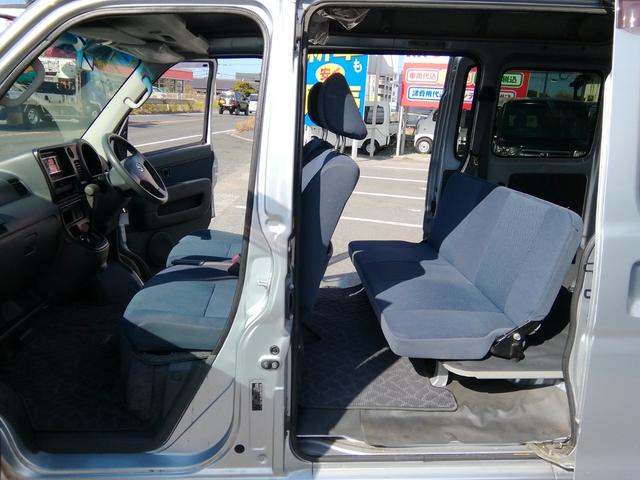 ハイゼットカーゴ ＤＸ　４ナンバー商用バン　走行６８１３０ＫＭ　ＣＤ再生　ラジオ　ライトレベライザー　社外１３インチアルミホイール　エアコン　パワーステアリング　パワーウィンドウ　ＡＢＳ　ダブルエアバック（22枚目）