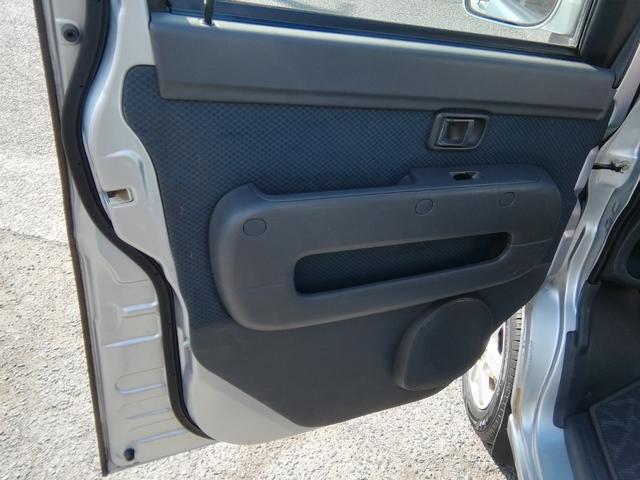 ハイゼットカーゴ ＤＸ　４ナンバー商用バン　走行６８１３０ＫＭ　ＣＤ再生　ラジオ　ライトレベライザー　社外１３インチアルミホイール　エアコン　パワーステアリング　パワーウィンドウ　ＡＢＳ　ダブルエアバック（23枚目）