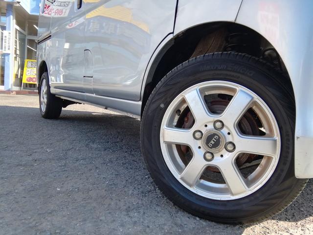 ハイゼットカーゴ ＤＸ　４ナンバー商用バン　走行６８１３０ＫＭ　ＣＤ再生　ラジオ　ライトレベライザー　社外１３インチアルミホイール　エアコン　パワーステアリング　パワーウィンドウ　ＡＢＳ　ダブルエアバック（25枚目）