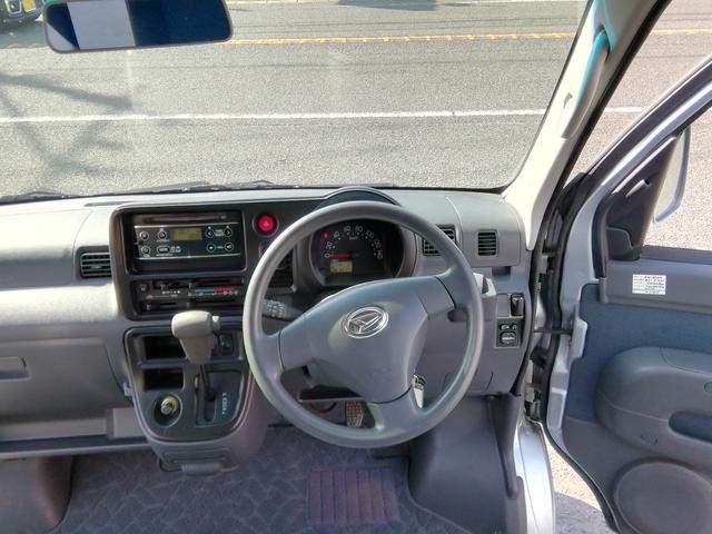 ハイゼットカーゴ ＤＸ　４ナンバー商用バン　走行６８１３０ＫＭ　ＣＤ再生　ラジオ　ライトレベライザー　社外１３インチアルミホイール　エアコン　パワーステアリング　パワーウィンドウ　ＡＢＳ　ダブルエアバック（30枚目）