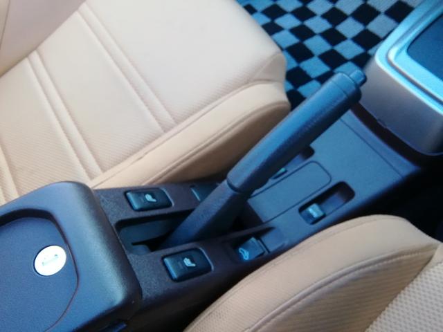 コペン ローブ　ＳＤナビ　ワンセグＴＶ　アイドリングストップ　横滑り防止　ＬＥＤヘッドライト　フォグランプ　ステアリングスイッチ　ＥＴＣ　１６インチアルミホイール　プッシュスタート　スマートキー　オートエアコン（24枚目）