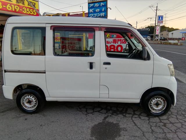 ハイゼットカーゴ スペシャル　走行３３２００ｋｍ　４ＷＤ切替　レンタカーアップ　４ナンバー商用バン　ライトレベライザー　ラジオ　エアコン　パワーステアリング　ダブルエアバック（12枚目）