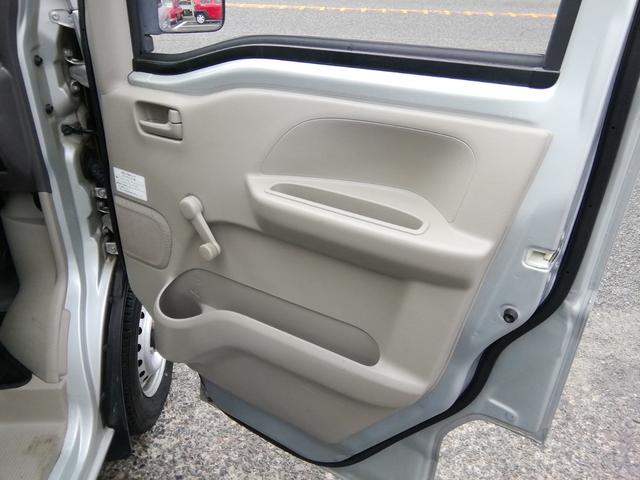 ミニキャブバン Ｍ　走行１９５５０ｋｍ！　４ナンバー商用バン　バックカメラ　ＳＤナビ　ワンセグＴＶ　ＣＤ再生　ライトレベライザー　エアコン　パワーステアリング　ダブルエアバック（6枚目）