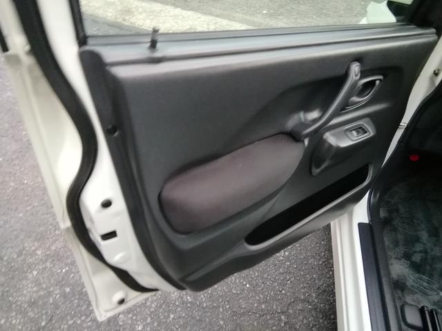 Keiワークス ベースグレード 5速MT RECAROシート 社外15インチアルミホイール フォグランプ CD再生 ラジオ 電動格納ミラー キーレス エアコン パワーステアリング パワーウィンドウ ABS ダブルエアバック(22枚目)