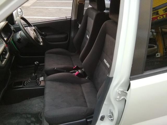 Keiワークス ベースグレード 5速MT RECAROシート 社外15インチアルミホイール フォグランプ CD再生 ラジオ 電動格納ミラー キーレス エアコン パワーステアリング パワーウィンドウ ABS ダブルエアバック(28枚目)