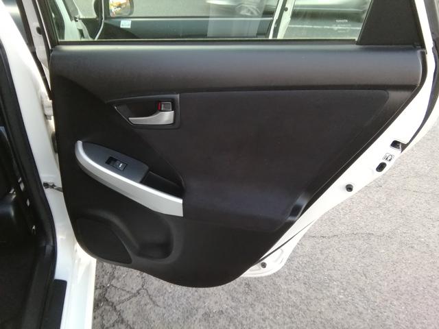 プリウス S 走行61250km SDナビ バックカメラ フルセグTV Bluetooth CD/DVD再生 オートHIDライト フォグランプ ETC 電動格納ミラー アイドリングストップ 社外15インチAW(30枚目)