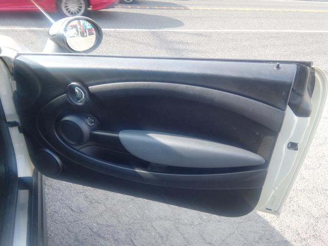 MINI クーパー 走行53331km ETC 電動格納ミラー LEDライト フォグランプ CD再生 16インチアルミホイール プッシュスタート スマートキー オートエアコン パワーステアリング パワーウィンドウ ABS(6枚目)