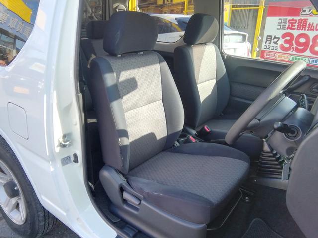 ＡＺオフロード ＸＣ　５速ＭＴ　４ＷＤ切替　ルーフレール　背面タイヤ　フォグランプ　ＣＤ再生　ライトレベライザー　電動格納ミラー　１６インチアルミホイール　エアコン　パワーステアリング　パワーウィンドウ　ＡＢＳ（2枚目）