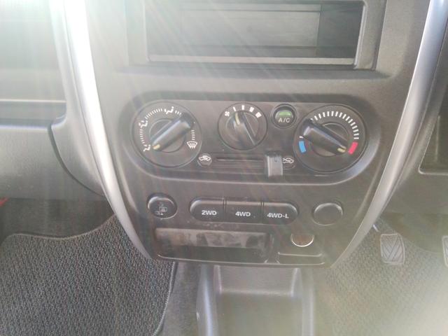 ＡＺオフロード ＸＣ　５速ＭＴ　４ＷＤ切替　ルーフレール　背面タイヤ　フォグランプ　ＣＤ再生　ライトレベライザー　電動格納ミラー　１６インチアルミホイール　エアコン　パワーステアリング　パワーウィンドウ　ＡＢＳ（3枚目）