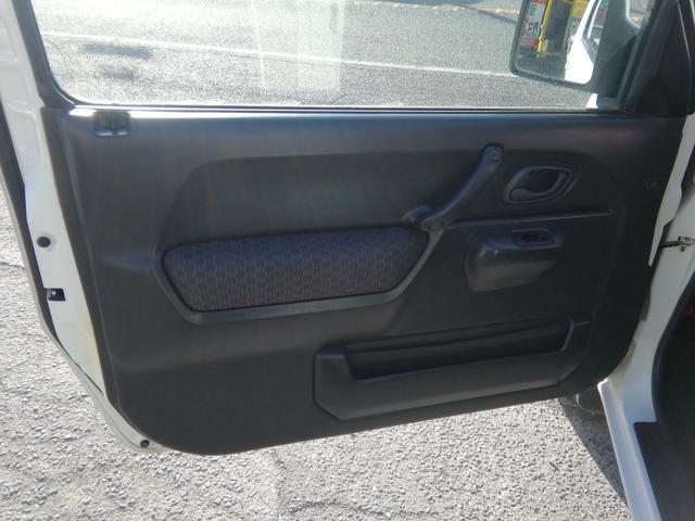ＡＺオフロード ＸＣ　５速ＭＴ　４ＷＤ切替　ルーフレール　背面タイヤ　フォグランプ　ＣＤ再生　ライトレベライザー　電動格納ミラー　１６インチアルミホイール　エアコン　パワーステアリング　パワーウィンドウ　ＡＢＳ（7枚目）