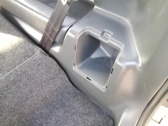 ＡＺオフロード ＸＣ　５速ＭＴ　４ＷＤ切替　ルーフレール　背面タイヤ　フォグランプ　ＣＤ再生　ライトレベライザー　電動格納ミラー　１６インチアルミホイール　エアコン　パワーステアリング　パワーウィンドウ　ＡＢＳ（13枚目）