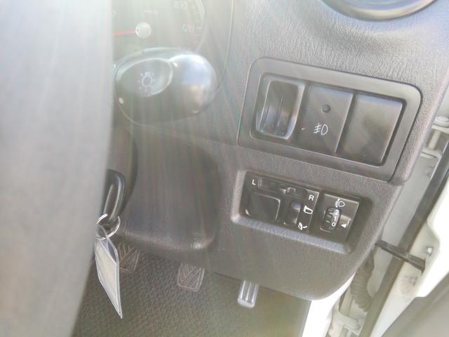 ＡＺオフロード ＸＣ　５速ＭＴ　４ＷＤ切替　ルーフレール　背面タイヤ　フォグランプ　ＣＤ再生　ライトレベライザー　電動格納ミラー　１６インチアルミホイール　エアコン　パワーステアリング　パワーウィンドウ　ＡＢＳ（14枚目）