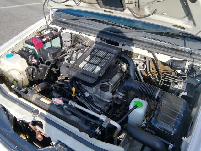 ＡＺオフロード ＸＣ　５速ＭＴ　４ＷＤ切替　ルーフレール　背面タイヤ　フォグランプ　ＣＤ再生　ライトレベライザー　電動格納ミラー　１６インチアルミホイール　エアコン　パワーステアリング　パワーウィンドウ　ＡＢＳ（16枚目）