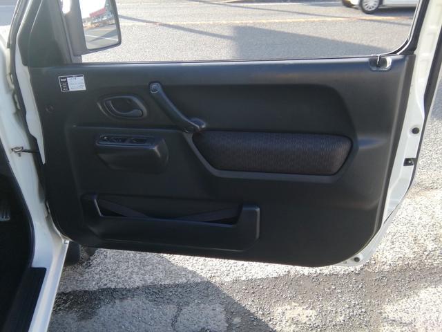 ＡＺオフロード ＸＣ　５速ＭＴ　４ＷＤ切替　ルーフレール　背面タイヤ　フォグランプ　ＣＤ再生　ライトレベライザー　電動格納ミラー　１６インチアルミホイール　エアコン　パワーステアリング　パワーウィンドウ　ＡＢＳ（27枚目）