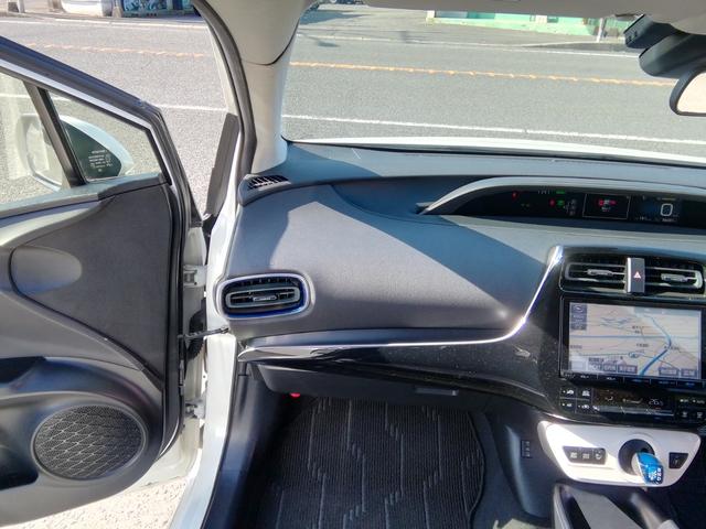 プリウス Ｓツーリングセレクション　モデリスタエアロ　ＳＤナビ　バックカメラ　フルセグＴＶ　Ｂｌｕｅｔｏｏｔｈ　ＣＤ／ＤＶＤ　クルーズコントロール　アイドリングストップ　衝突軽減ブレーキ　横滑り防止　オートＬＥＤライト　１７インチＡＷ（3枚目）