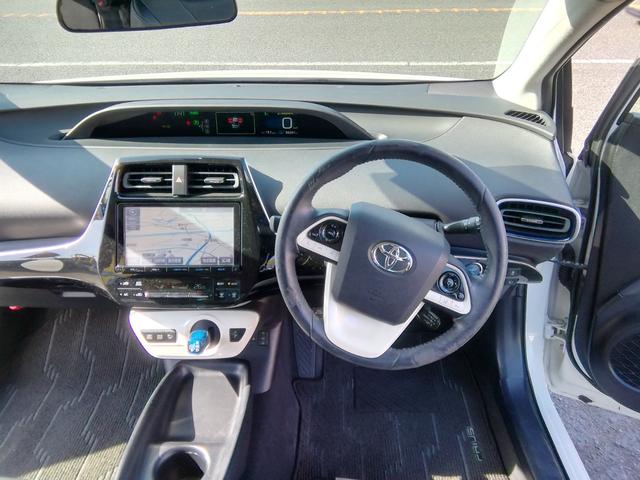 プリウス Ｓツーリングセレクション　モデリスタエアロ　ＳＤナビ　バックカメラ　フルセグＴＶ　Ｂｌｕｅｔｏｏｔｈ　ＣＤ／ＤＶＤ　クルーズコントロール　アイドリングストップ　衝突軽減ブレーキ　横滑り防止　オートＬＥＤライト　１７インチＡＷ（17枚目）