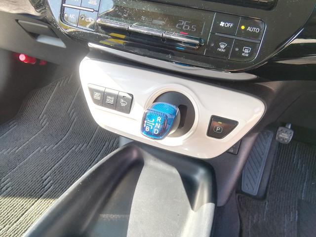 プリウス Ｓツーリングセレクション　モデリスタエアロ　ＳＤナビ　バックカメラ　フルセグＴＶ　Ｂｌｕｅｔｏｏｔｈ　ＣＤ／ＤＶＤ　クルーズコントロール　アイドリングストップ　衝突軽減ブレーキ　横滑り防止　オートＬＥＤライト　１７インチＡＷ（28枚目）