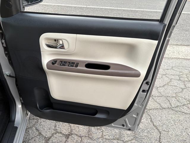 ムーヴキャンバス Ｇメイクアップ　ＳＡＩＩ　両側電動スライドドア　バックカメラ　ＳＤナビ　フルセグＴＶ　Ｂｌｕｅｔｏｏｔｈ　衝突軽減ブレーキ　横滑り防止　アイドリングストップ　オートＬＥＤライト　フォグランプ　電動格納ミラー　プッシュスタート（19枚目）