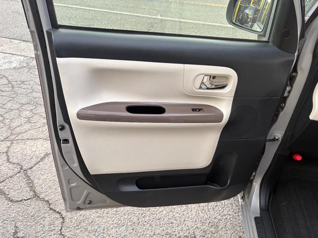 ムーヴキャンバス Ｇメイクアップ　ＳＡＩＩ　両側電動スライドドア　バックカメラ　ＳＤナビ　フルセグＴＶ　Ｂｌｕｅｔｏｏｔｈ　衝突軽減ブレーキ　横滑り防止　アイドリングストップ　オートＬＥＤライト　フォグランプ　電動格納ミラー　プッシュスタート（28枚目）