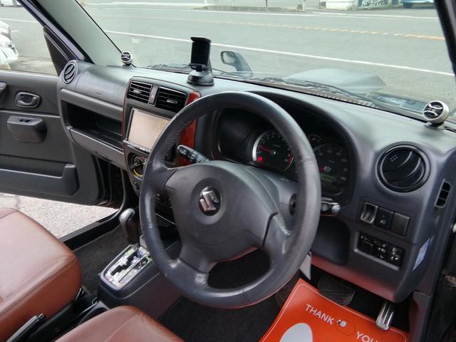 ジムニー ランドベンチャー　４ＷＤ切替　リフトアップ　ＨＤＤナビ　ワンセグＴＶ　ＣＤ／ＤＶＤ再生　社外１６インチＡＷ　フォグランプ　ハードカバー付き背面タイヤ　ハーフレザーシート　電動格納ミラー　ライトレベライザー　エアコン（7枚目）