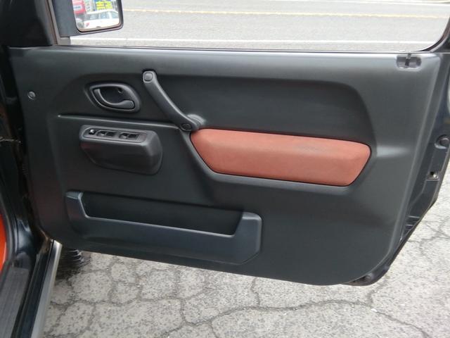 ジムニー ランドベンチャー　４ＷＤ切替　リフトアップ　ＨＤＤナビ　ワンセグＴＶ　ＣＤ／ＤＶＤ再生　社外１６インチＡＷ　フォグランプ　ハードカバー付き背面タイヤ　ハーフレザーシート　電動格納ミラー　ライトレベライザー　エアコン（13枚目）