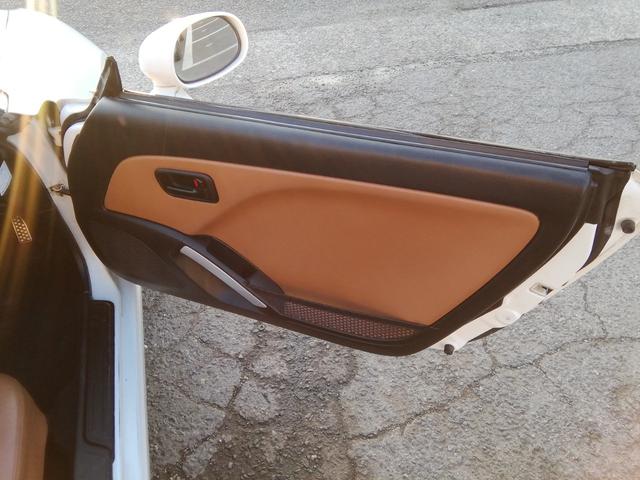 コペン タンレザーエディション　電動オープン　ＭＯＭＯステアリング　両席ヒーター付革シート　ＣＤ再生　フォグランプ　ＥＴＣ　キーレス　１４インチアルミホイール　パワーステアリング　パワーウィンドウ　ＡＢＳ　ダブルエアバック（6枚目）