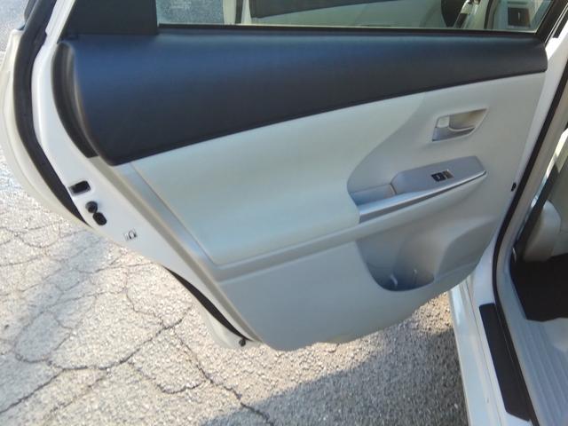 プリウスアルファ Ｓ　走行７１５３０ＫＭ　ＳＤナビ　バックカメラ　ワンセグＴＶ　電格ミラー　アイドリングストップ　横滑り防止　ライトレベライザー　ステアリングスイッチ　ＥＴＣ　１６インチＡＷ　プッシュスタート　スマートキー（11枚目）