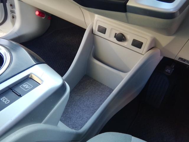 プリウスアルファ Ｓ　走行７１５３０ＫＭ　ＳＤナビ　バックカメラ　ワンセグＴＶ　電格ミラー　アイドリングストップ　横滑り防止　ライトレベライザー　ステアリングスイッチ　ＥＴＣ　１６インチＡＷ　プッシュスタート　スマートキー（17枚目）