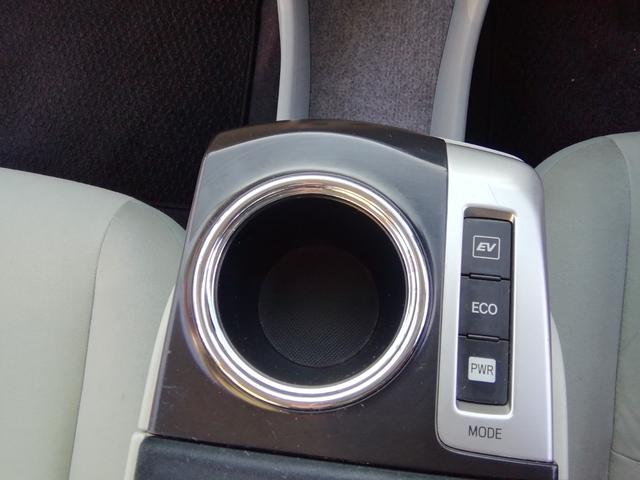 プリウスアルファ Ｓ　走行７１５３０ＫＭ　ＳＤナビ　バックカメラ　ワンセグＴＶ　電格ミラー　アイドリングストップ　横滑り防止　ライトレベライザー　ステアリングスイッチ　ＥＴＣ　１６インチＡＷ　プッシュスタート　スマートキー（32枚目）
